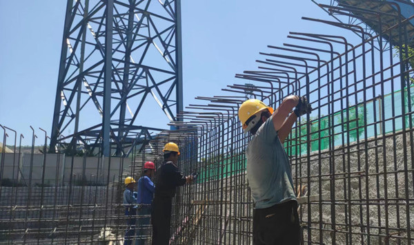 陜煤建設(shè)咸陽(yáng)分公司第六項(xiàng)目部：烈日趕工忙，安全不能忘