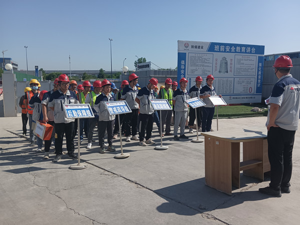 陜煤建設(shè)咸陽(yáng)分公司各項(xiàng)目部積極開(kāi)展消防演練活動(dòng)