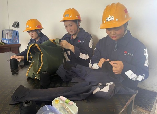 陜煤建設(shè)洗選煤運營公司神渭蒲城運營項目部開展“愛心縫補(bǔ) 情系安全”志愿服務(wù)活動