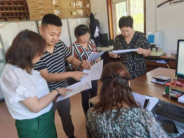 陜煤建設(shè)銅煤公司組織開展“依法興企、你我共行”主題宣傳活動