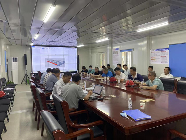 灃西新城第五學(xué)校項(xiàng)目超危大工程-非標(biāo)準(zhǔn)吊籃順利通過(guò)專家驗(yàn)收