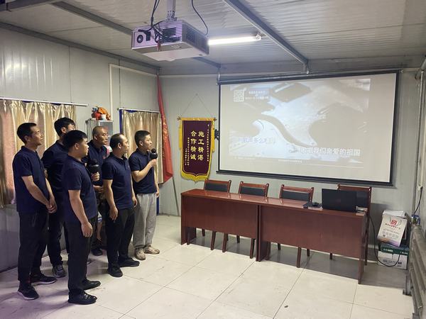 陜煤建設(shè)韓城分公司安裝三項(xiàng)目部開(kāi)展 “永遠(yuǎn)跟黨走 奮進(jìn)新時(shí)代”慶“八一”主題黨日活動(dòng)