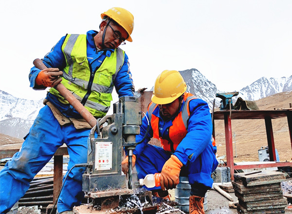 陜煤建設(shè)礦建三公司：確認(rèn)過(guò)腳步，你們就是雪域高原上的“掘進(jìn)鐵軍”