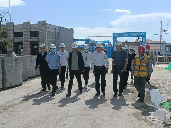鄂托克旗旗委常委、政府副旗長許瑞峰一行蒞臨陜煤建設(shè)內(nèi)蒙古分公司第二項(xiàng)目部檢查指導(dǎo)工作