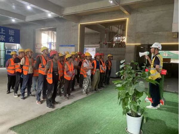 陜煤建設(shè)銅煤公司：第十五項(xiàng)目部開(kāi)展新《安全生產(chǎn)法》宣傳活動(dòng)