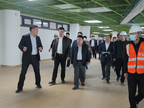 榆林城投集團(tuán)黨委書記、董事長、總經(jīng)理郝君一行蒞臨北京師范大學(xué)榆林學(xué)校（幼兒園）項(xiàng)目檢查指導(dǎo)工作