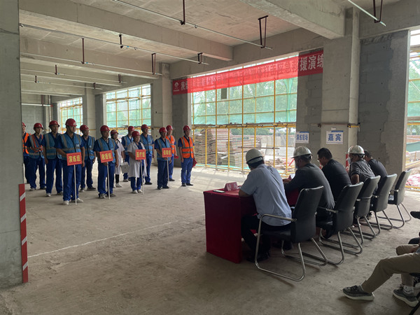 陜煤建設(shè)渭南分公司第一項目部物體打擊應(yīng)急演練在啟航A、B座項目工地展開