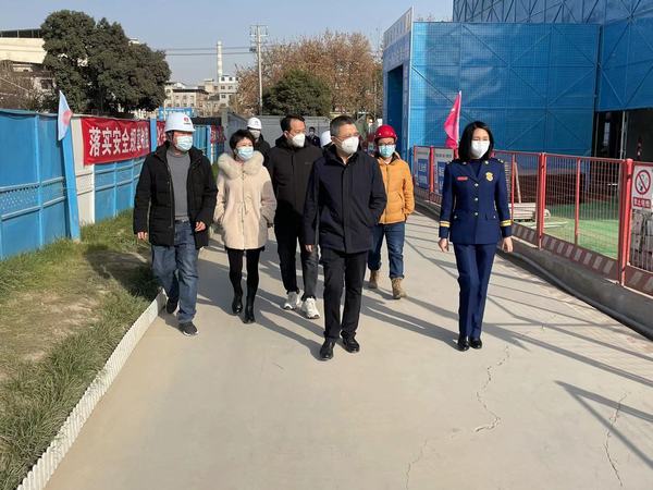 西安市新城區(qū)委常委、副區(qū)長楊珩蒞臨陜煤建設新城公司第二項目部檢查指導工作