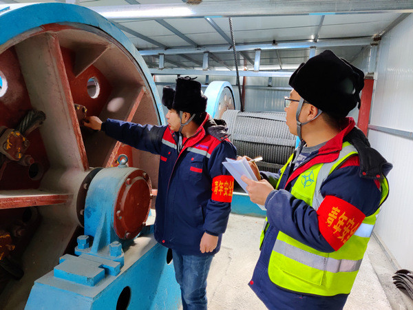 陜煤建設(shè)礦建三公司：隨手拍，看青安崗員另類“show”安全