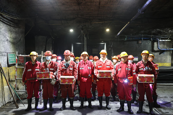 曹家灘礦業(yè)公司領導蒞臨陜煤建設機電安裝公司項目部檢查慰問