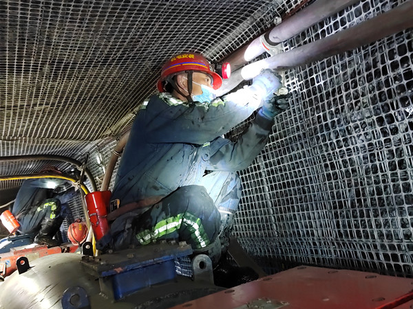 為堅(jiān)守崗位的機(jī)電安裝人點(diǎn)贊！