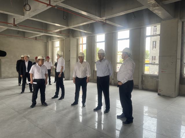 陜西陜煤韓城礦業(yè)有限公司黨委書記、董事長(zhǎng)張維新蒞臨陜煤建設(shè)韓城分公司下峪口煤礦調(diào)度指揮綜合辦公樓工程檢查指導(dǎo)工作