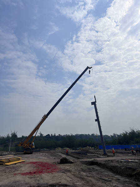 陜煤建設(shè)漢中分公司智能塔機(jī)制造項(xiàng)目鋼結(jié)構(gòu)首吊圓滿(mǎn)完成