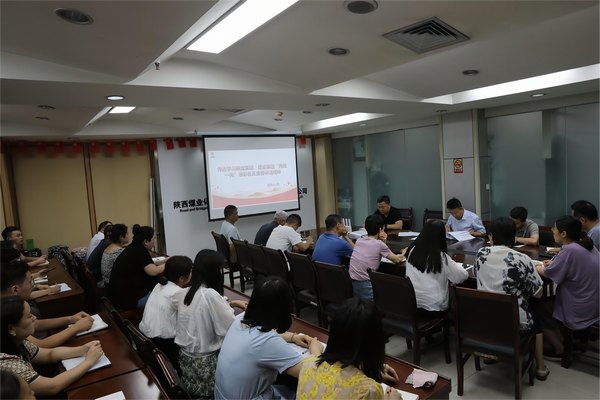 陜煤建設路橋分公司傳達學習陜煤集團、陜煤建設“兩優(yōu)一先”暨先進集體先進個人表彰會精神