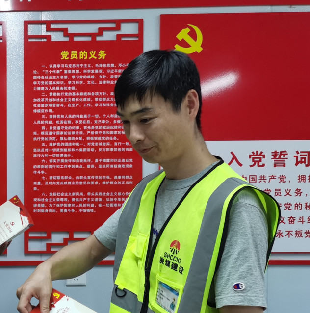 身扛黨員旗幟 一線破解難題