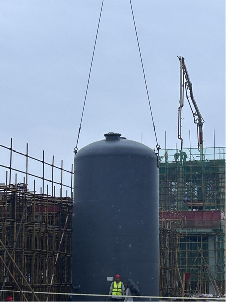 陜煤建設(shè)漢中分公司承建的漢鋼新建中厚板項(xiàng)目首個(gè)高效濁水凈化裝置過濾罐吊裝圓滿完成