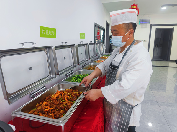 陜煤建設(shè)礦建三公司：走進(jìn)職工食堂，品嘗專“暑”美食