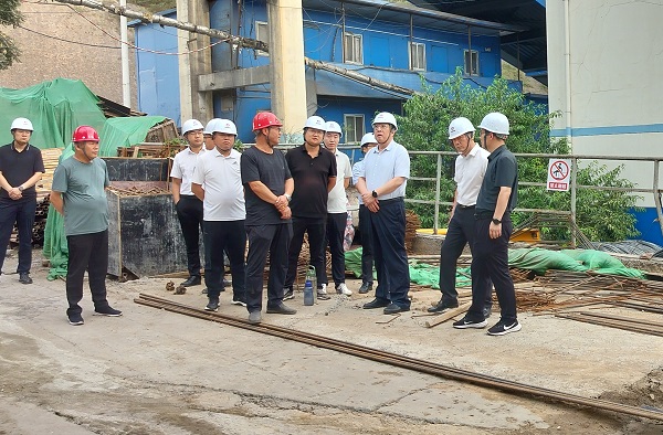 彬長集團黨委書記、董事長白永明一行深入陜煤建設渭南分公司第三項目部檢查指導