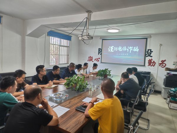 陜煤建設(shè)路橋分公司渭南項(xiàng)目部開(kāi)展“反詐宣傳進(jìn)工地”活動(dòng)