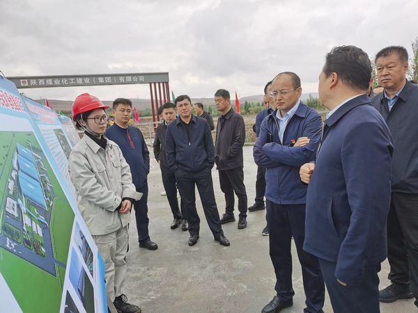 伊寧市委副書記何立榮一行蒞臨陜煤建設(shè)天工公司承建的伊寧市煤炭儲運(yùn)中心基地建設(shè)項(xiàng)目檢查指導(dǎo)工作