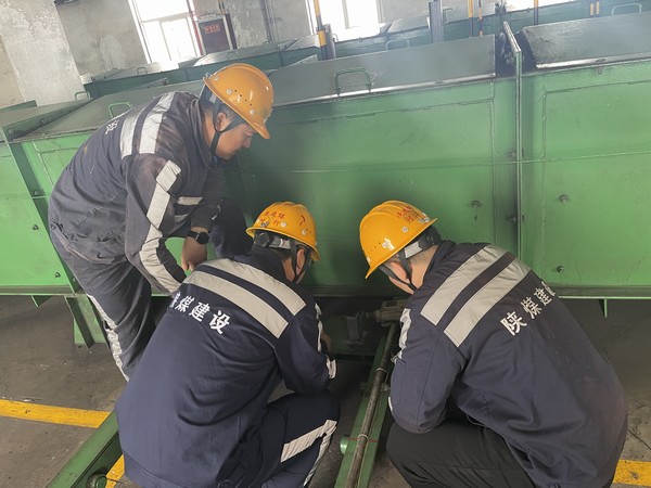 陜煤建設(shè)洗選煤運(yùn)營(yíng)公司神渭首端運(yùn)營(yíng)項(xiàng)目部： 精益求精抓細(xì)節(jié)，心明眼亮保生產(chǎn)