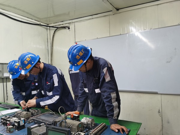 陜煤建設(shè)洗選煤運(yùn)營(yíng)公司紅柳林洗煤廠項(xiàng)目部： “實(shí)、細(xì)、深”重磅出擊 打好發(fā)展根基“攻堅(jiān)戰(zhàn)”