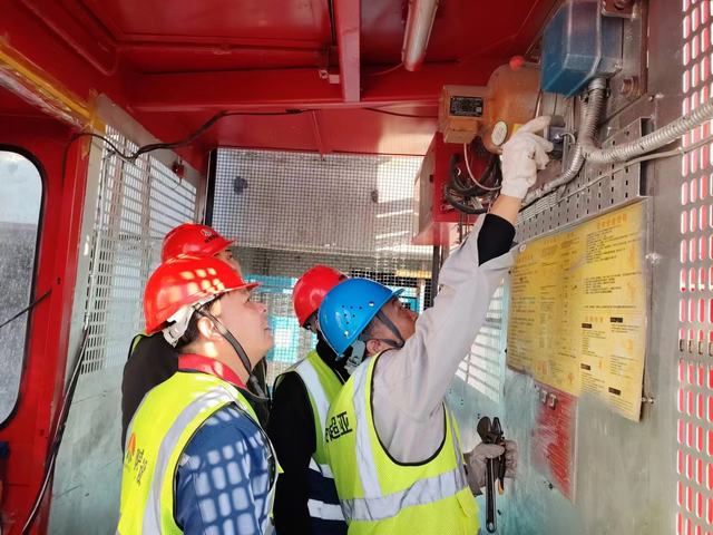 陜煤建設(shè)韓城分公司土建二項(xiàng)目部從“點(diǎn)線面”全面發(fā)力，推動(dòng)“百日安全”走深走實(shí)