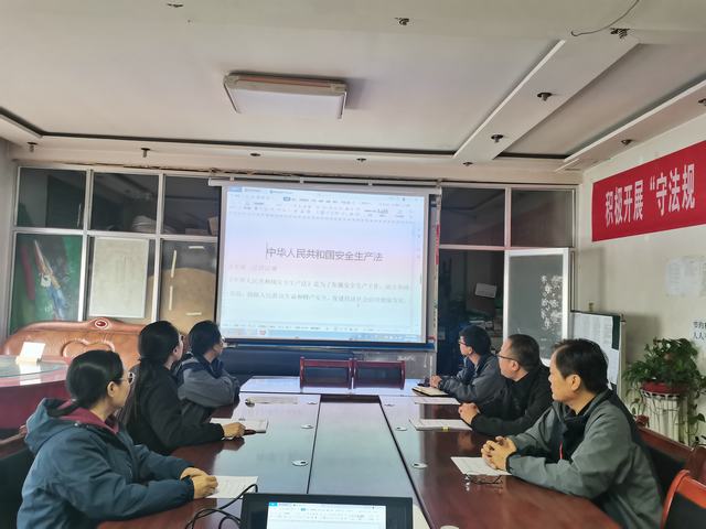  陜煤建設(shè)韓城分公司土建五項(xiàng)目部開展“黨員、團(tuán)員身邊無隱患”系列活動(dòng)為安全生產(chǎn)保駕護(hù)航