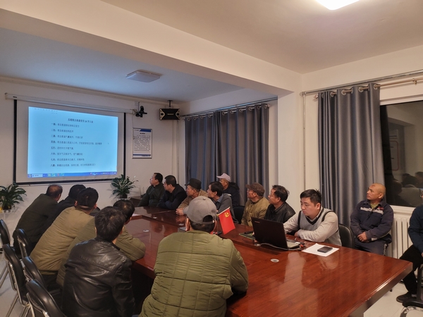 陜煤建設(shè)渭南分公司第二安裝項(xiàng)目部自救器實(shí)操大比拼為安全生產(chǎn)保駕護(hù)航