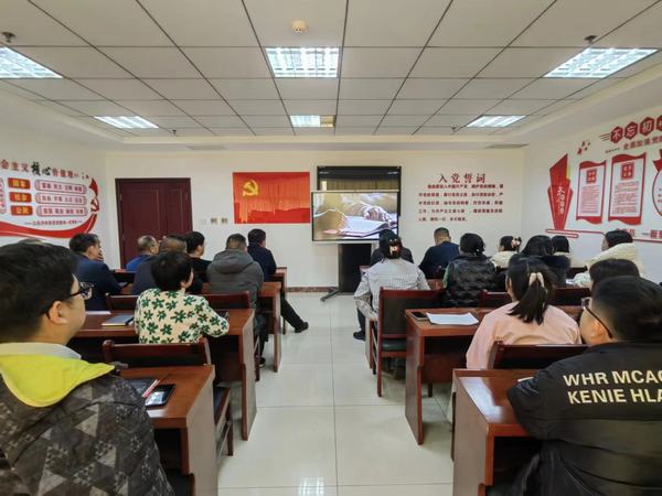陜煤建設(shè)煤礦運(yùn)營(yíng)服務(wù)分公司：組織觀(guān)看黨史學(xué)習(xí)教育影片《跨過(guò)鴨綠江》