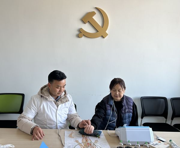 陜煤建設(shè)天工公司：關(guān)愛(ài)員工“零距離” 中醫(yī)義診暖人心