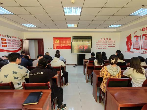 陜煤建設(shè)煤礦運(yùn)營服務(wù)分公司：組織觀看紅色影片《志愿軍：雄兵出擊》  汲取奮進(jìn)力量