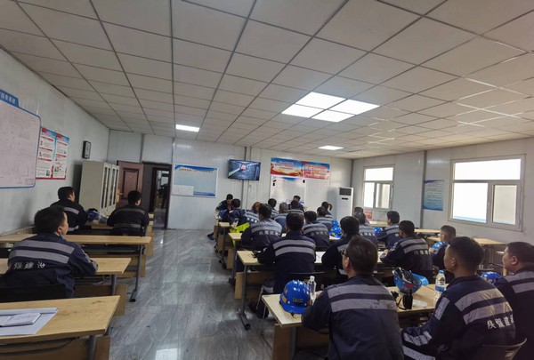 陜煤建設(shè)洗選煤運(yùn)營(yíng)公司紅柳林洗煤廠(chǎng)項(xiàng)目部： 一防一止降險(xiǎn)  一守一護(hù)保安