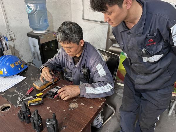 陜煤建設(shè)洗選煤運(yùn)營公司紅柳林洗煤廠項(xiàng)目部：提高聯(lián)絡(luò)效率 讓“對講機(jī)”連好安全