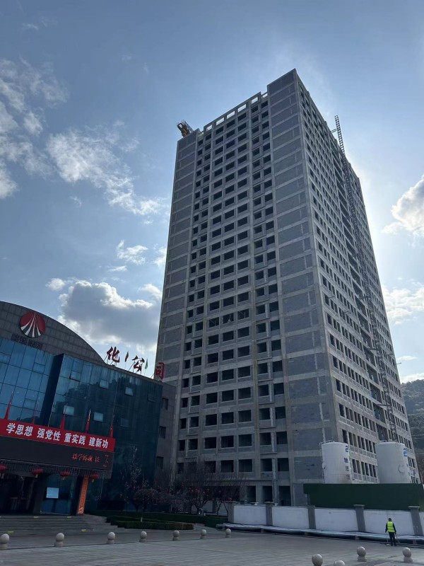 陜煤建設咸陽分公司承建的建新煤化6號宿舍樓主體結構順利通過驗收