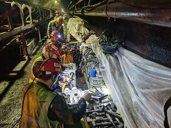 陜煤建設(shè)機(jī)電安裝公司：五一施工不停歇 奏響勞動(dòng)奮進(jìn)曲