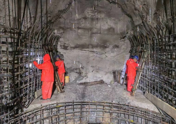 陜煤建設(shè)礦建三公司承建的董東煤業(yè)公司專(zhuān)用回風(fēng)立井井筒順利落底