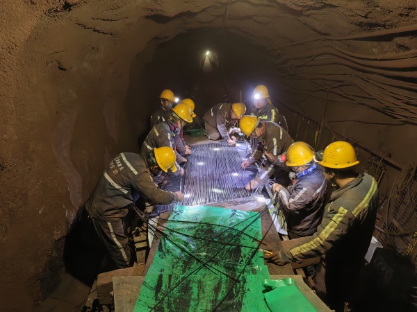 陜煤建設(shè)機(jī)電安裝公司：鉚足干勁搶進(jìn)度，細(xì)致慎微保安全