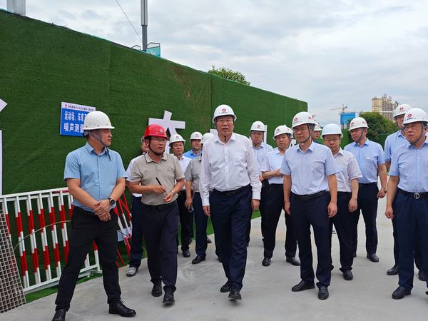 陜煤集團(tuán)黨委副書記、思創(chuàng)高管院執(zhí)行院長張海泉一行蒞臨陜煤建設(shè)天工公司漢陰縣實驗中學(xué)二期項目指導(dǎo)調(diào)研