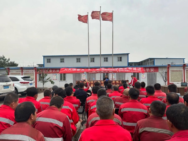 陜煤建設(shè)機(jī)電安裝公司安全文藝演出進(jìn)一線(xiàn)