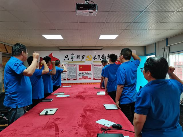 陜煤建設(shè)韓城分公司土建九項目部:開展“弘揚偉大建黨精神 持續(xù)推進黨紀(jì)學(xué)習(xí)教育”主題黨日活動