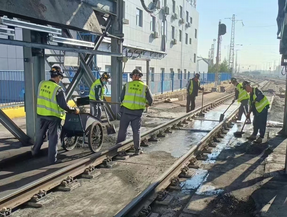 陜煤建設(shè)洗選煤運(yùn)營公司檸條塔運(yùn)營項(xiàng)目部： 他們，用汗水刻下堅(jiān)守！