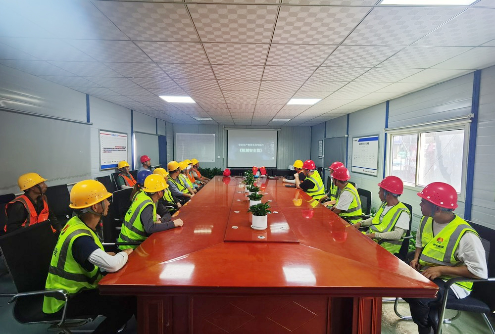 陜煤建設(shè)天工公司土建第二十項目部：學安全、行安全、練安全