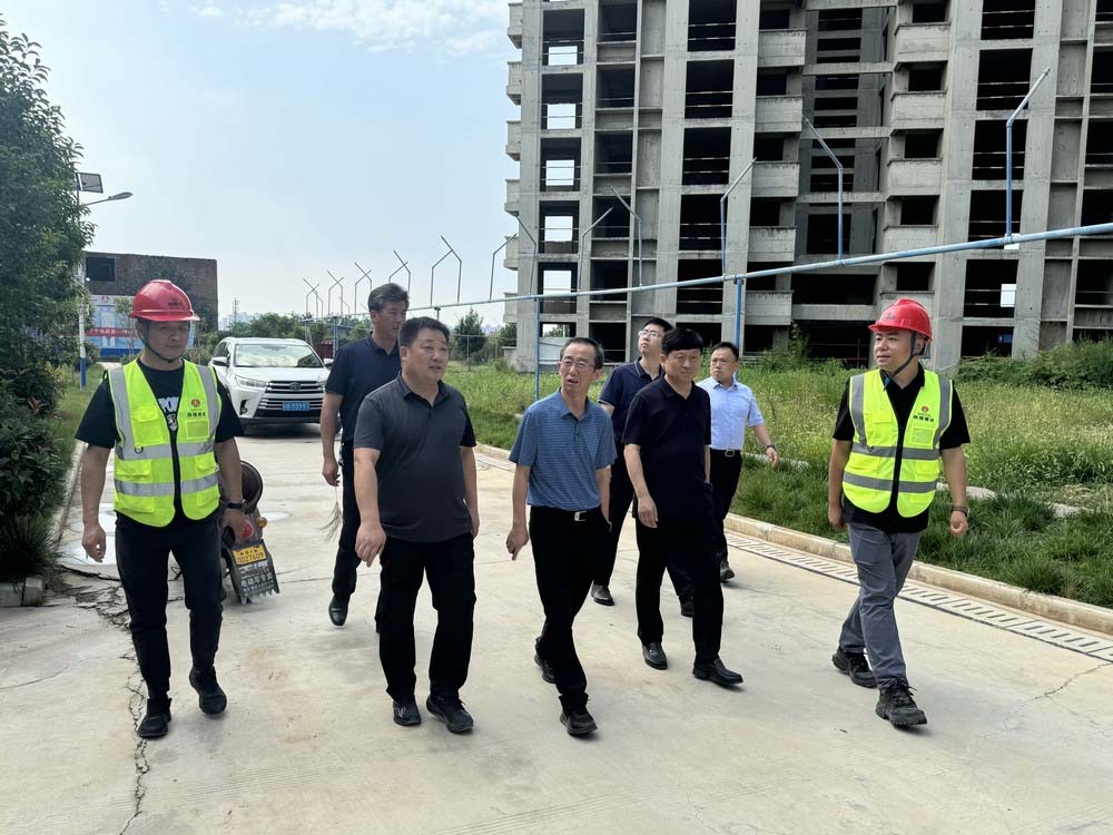 銅川礦業(yè)有限公司副總經(jīng)理李樹深赴銅煤三號檢查指導(dǎo)工作