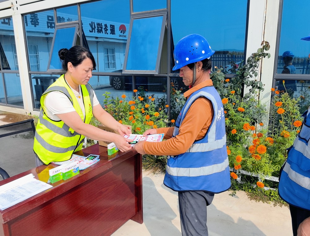 陜煤建設(shè)綠宇公司：高溫下的溫情守護(hù)