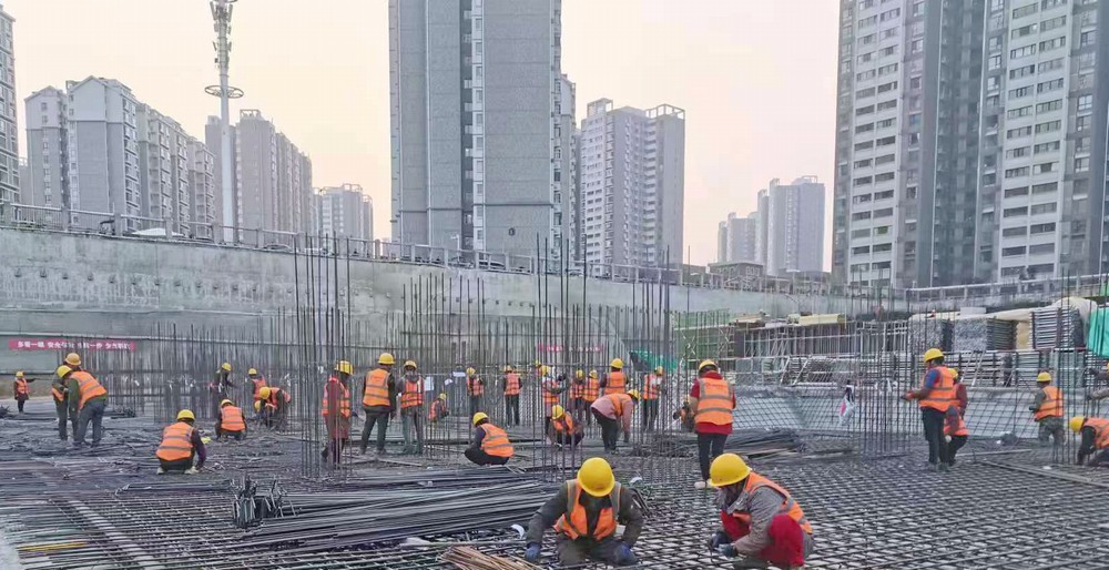 陜煤建設(shè)新龍城直屬項(xiàng)目部：國(guó)慶假日不打烊，熱火朝天忙生產(chǎn)