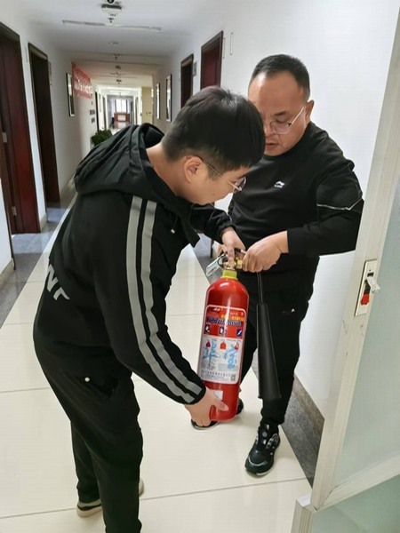 陜煤建設(shè)煤礦運(yùn)營(yíng)服務(wù)分公司：積極開展“黨旗紅護(hù)安全·黨員行筑防線”主題活動(dòng)