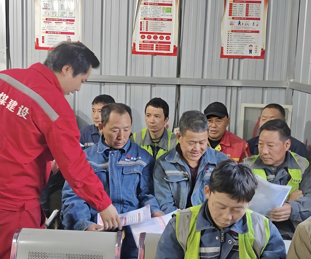 陜煤建設(shè)礦建二公司安裝項(xiàng)目部：百日活動添新彩，消防宣傳駐防線