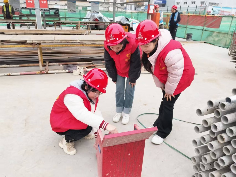 陜煤建設(shè)渭南分公司第八項(xiàng)目部凝聚“她”力量 筑牢安全防線(xiàn)