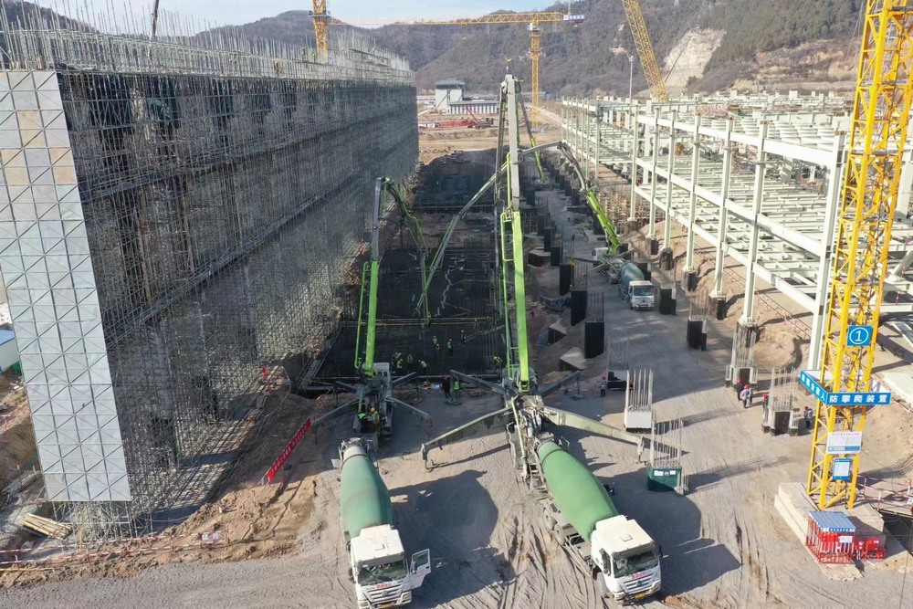 陜煤建設黃陵電廠項目部：三臺汽車泵，25小時，2830立方米混凝土順利完成澆筑